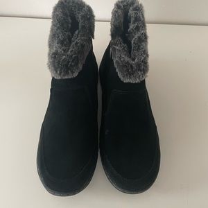 NEW! Black Women’s Khombu Ankle Boots Black Size 8